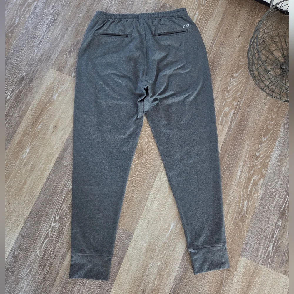 Vuori Sunday Performance Jogger Mens Charcoal Sweatpants Drawstring Pockets EUC - Picture 11 of 12